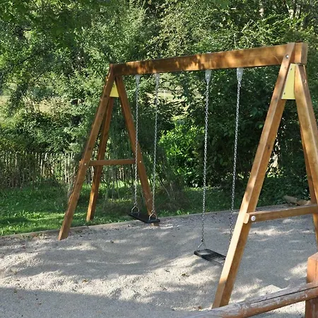 Camping Jardin La Vie En Vert En Ariege *