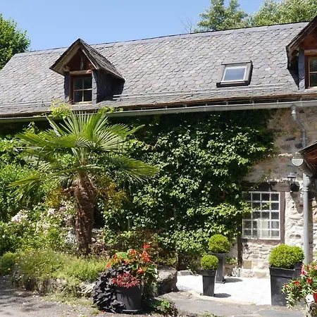 Camping Jardin La Vie En Vert En Ariege Campsite